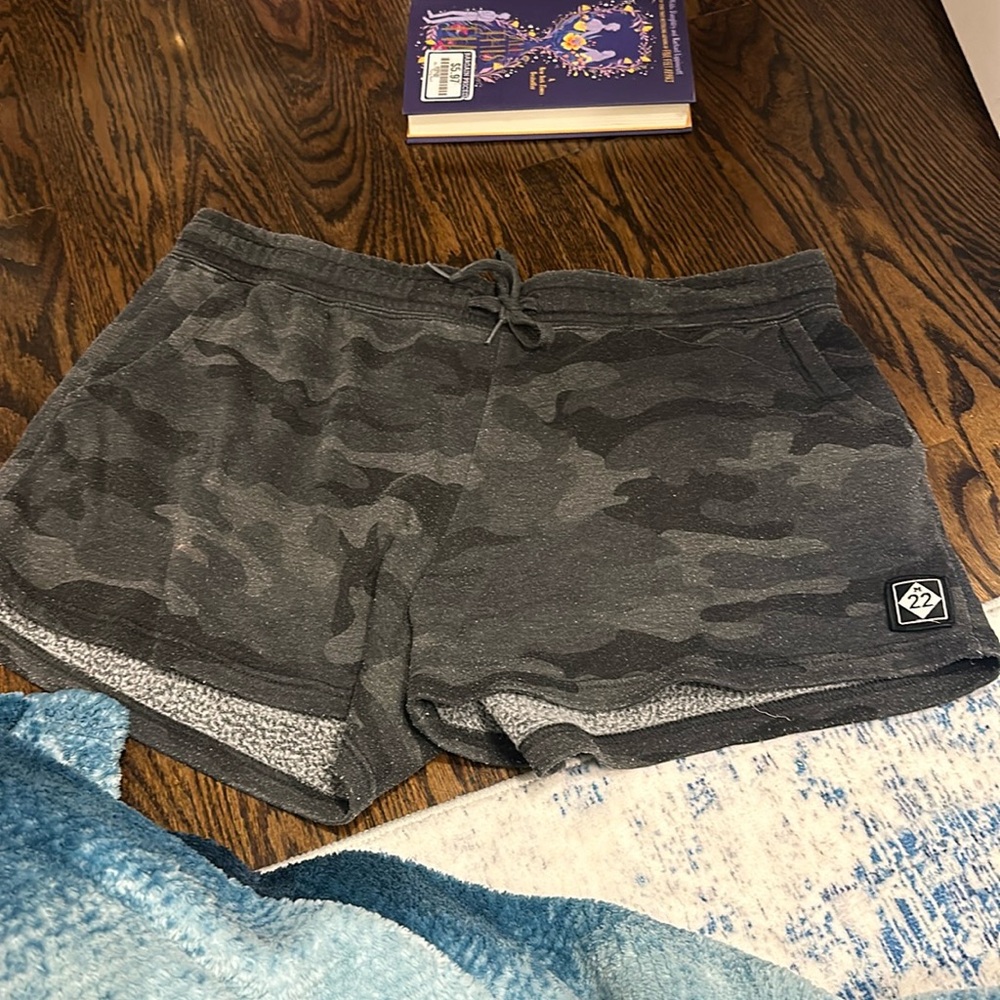 M22 Women’s Black Camo Sweatshorts
